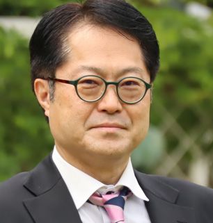 講師
